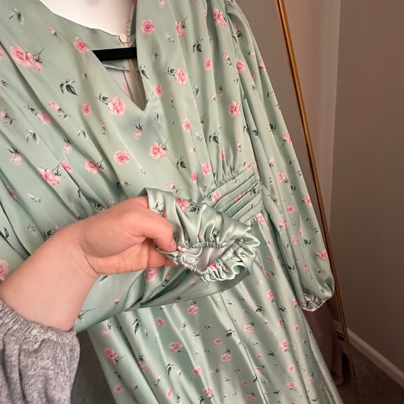 Beautiful Silk Midi Dress - Picture 6 of 9